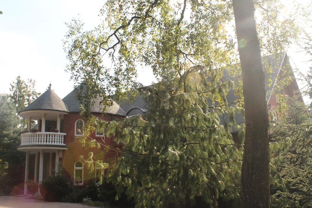 Hotel Und Restaurant Waldschloesschen Crivitz Екстериор снимка