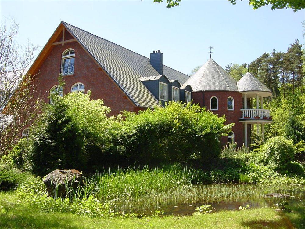 Hotel Und Restaurant Waldschloesschen Crivitz Екстериор снимка