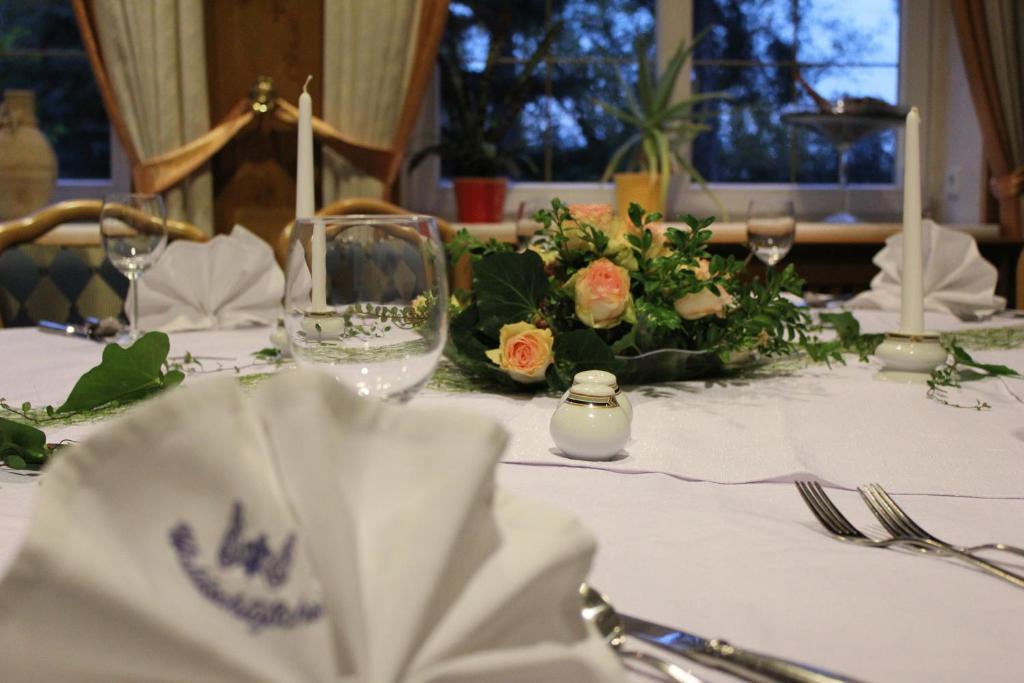 Hotel Und Restaurant Waldschloesschen Crivitz Екстериор снимка