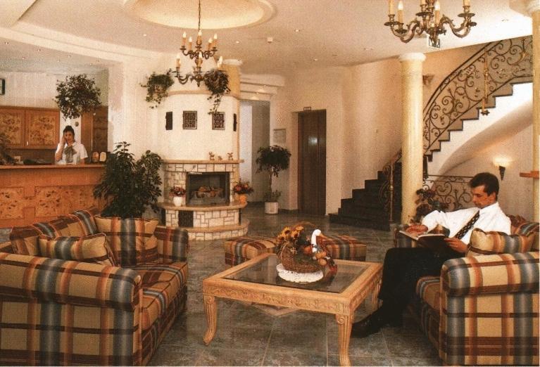 Hotel Und Restaurant Waldschloesschen Crivitz Екстериор снимка